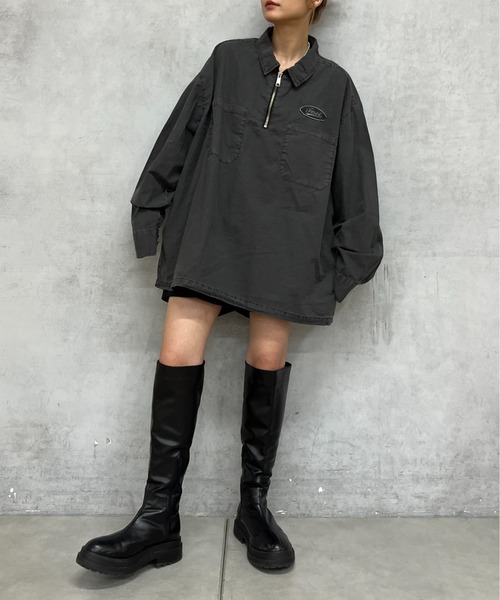 WHO'S WHO gallery（フーズフーギャラリー）の「《WEB限定》COOPER FACTワッペンハーフジップビッグシャツ（シャツ/ブラウス・レディース・ブルー/ホワイト/ネイビー/ブラック系その他/ブラック/チャコールグレー・FREE）」の16枚目の写真