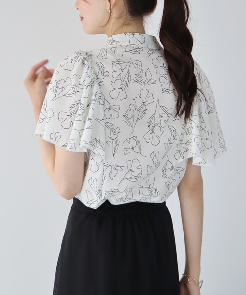 BLUEEAST（ブルーイースト）の「ドット＆花柄フレアケープスリーブ