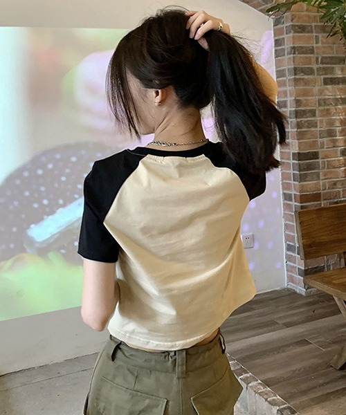 c.u.l(シーユーエル)の「クロップド丈 ラグランプリント リンガーTシャツ culw465(Tシャツ/カットソー・レディース・ブラック・FREE)」の4枚目の写真