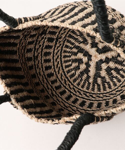 EARTH MADE（アースメイド）の「ABACA KENYA BAG（かごバッグ・レディース・ブラック/グレー/ナチュラル・FREE）」の4枚目の写真
