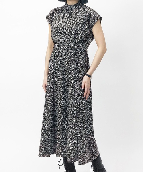 179/WG（イチナナキュウダブルジー）の「ポプリン花柄ワンピース（ワンピース・レディース・オフホワイト/グレー/ネイビー・MEDIUM）」の3枚目の写真