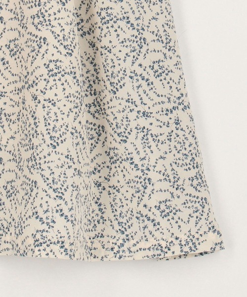 179/WG（イチナナキュウダブルジー）の「ポプリン花柄ワンピース（ワンピース・レディース・オフホワイト/グレー/ネイビー・MEDIUM）」の7枚目の写真