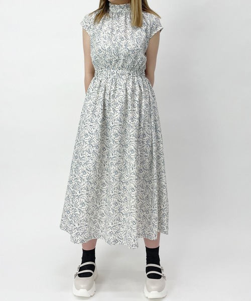 179/WG（イチナナキュウダブルジー）の「ポプリン花柄ワンピース（ワンピース・レディース・オフホワイト/グレー/ネイビー・MEDIUM）」の12枚目の写真