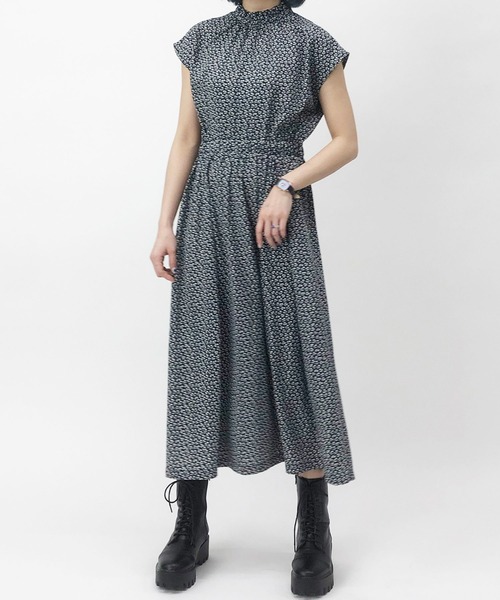 179/WG（イチナナキュウダブルジー）の「ポプリン花柄ワンピース（ワンピース・レディース・オフホワイト/グレー/ネイビー・MEDIUM）」の14枚目の写真