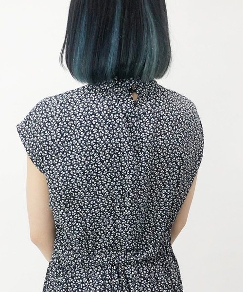 179/WG（イチナナキュウダブルジー）の「ポプリン花柄ワンピース（ワンピース・レディース・オフホワイト/グレー/ネイビー・MEDIUM）」の6枚目の写真