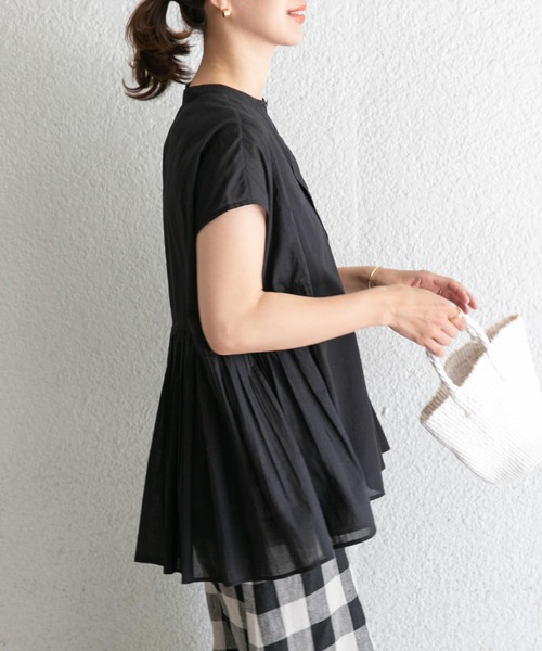 URBAN RESEARCH DOORS(アーバンリサーチドアーズ)の「コットンボイルサイドギャザーブラウス(シャツ/ブラウス・レディース・グリーン/ベージュ系その他/ブラック/オフホワイト・MEDIUM)」の9枚目の写真