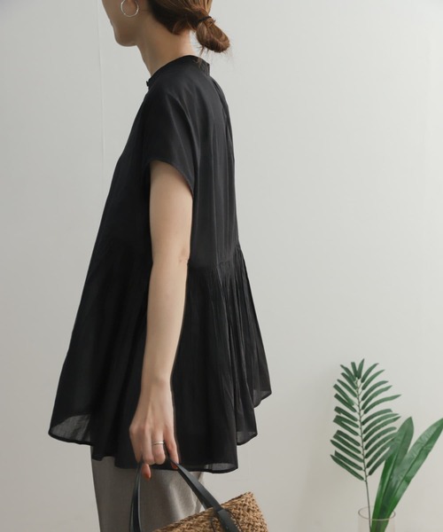 URBAN RESEARCH DOORS(アーバンリサーチドアーズ)の「コットンボイルサイドギャザーブラウス(シャツ/ブラウス・レディース・グリーン/ベージュ系その他/ブラック/オフホワイト・MEDIUM)」の21枚目の写真