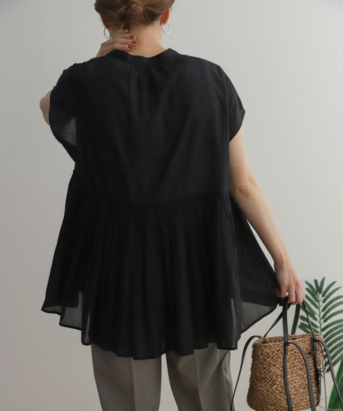 URBAN RESEARCH DOORS(アーバンリサーチドアーズ)の「コットンボイルサイドギャザーブラウス(シャツ/ブラウス・レディース・グリーン/ベージュ系その他/ブラック/オフホワイト・MEDIUM)」の22枚目の写真