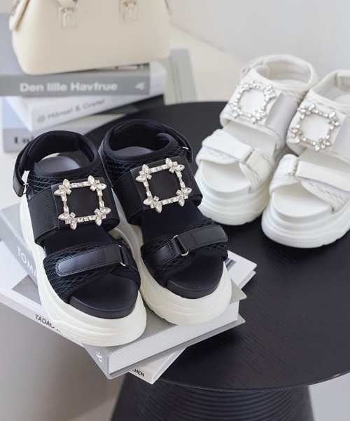 KOBE LETTUCE（コウベレタス）の「ビジューベルクロ厚底サンダル（サンダル・レディース・ホワイト/ブラック・S/L/LL/M）」の3枚目の写真