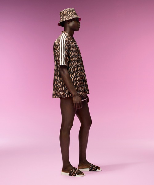 adidas（アディダス）の「半袖スイム カバーアップシャツ（オールジェンダー） / アディダスオリジナルス adidas Originals（チューブトップ・メンズ・ブラウン・XX-LARGE/X-SMALL/X-LARGE/MEDIUM）」の9枚目の写真