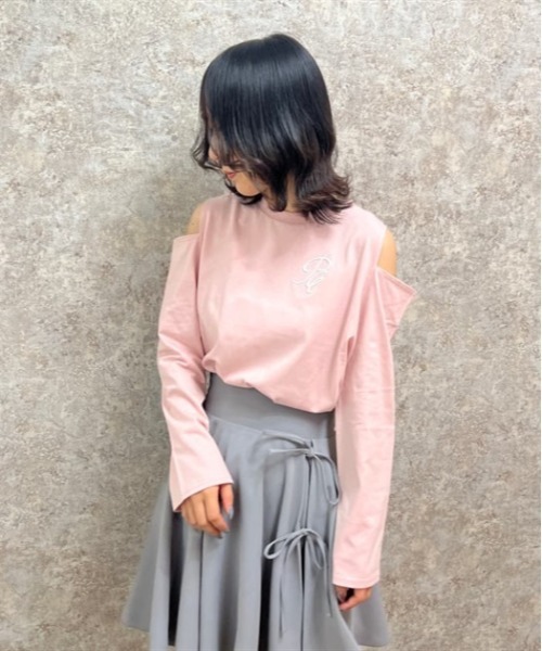 axes femme POETIQUE(アクシーズファムポエティック)の「刺繍オフショルロンT(Tシャツ/カットソー・レディース・サックスブルー/ブラック/ピンク・MEDIUM)」の3枚目の写真