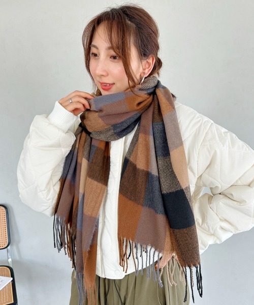 un+frame(アンフレーム)の「check stall muffler/マルチチェックソフトタッチストールマフラー(マフラー・レディース・オレンジ/ブラック/ブルー/グリーン/ピンク/ブラウン・FREE)」の7枚目の写真