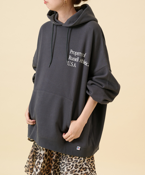 U by SPICK&SPAN（ユーバイスピックアンドスパン）の「【RUSSELL ATHLETIC/ラッセル・アスレティック】 ECO-Blend Sweat Hoodie（パーカー・レディース・チャコールグレー/ブラウン・FREE）」の3枚目の写真