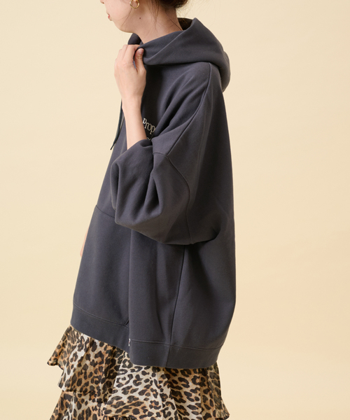 U by SPICK&SPAN（ユーバイスピックアンドスパン）の「【RUSSELL ATHLETIC/ラッセル・アスレティック】 ECO-Blend Sweat Hoodie（パーカー・レディース・チャコールグレー/ブラウン・FREE）」の5枚目の写真