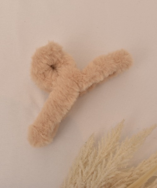 VIBGYOR Women(ヴィブジョー ウィメン)の「【float】もこもこ フェイクファー シンプル バンスクリップ【6色展開】(バレッタ/ヘアクリップ・レディース・オフホワイト/ブラック/ダークブラウン/モカ/グレイッシュベージュ/ピンクベージュ/ベージュ・FREE)」の5枚目の写真