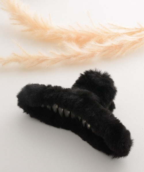 VIBGYOR Women(ヴィブジョー ウィメン)の「【float】もこもこ フェイクファー シンプル バンスクリップ【6色展開】(バレッタ/ヘアクリップ・レディース・オフホワイト/ブラック/ダークブラウン/モカ/グレイッシュベージュ/ピンクベージュ/ベージュ・FREE)」の12枚目の写真