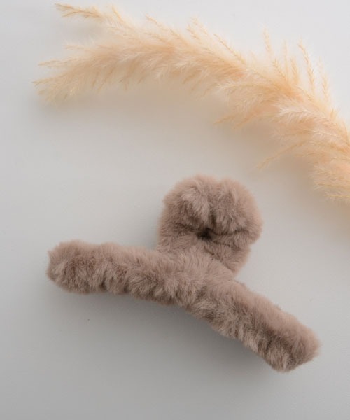 VIBGYOR Women(ヴィブジョー ウィメン)の「【float】もこもこ フェイクファー シンプル バンスクリップ【6色展開】(バレッタ/ヘアクリップ・レディース・オフホワイト/ブラック/ダークブラウン/モカ/グレイッシュベージュ/ピンクベージュ/ベージュ・FREE)」の18枚目の写真