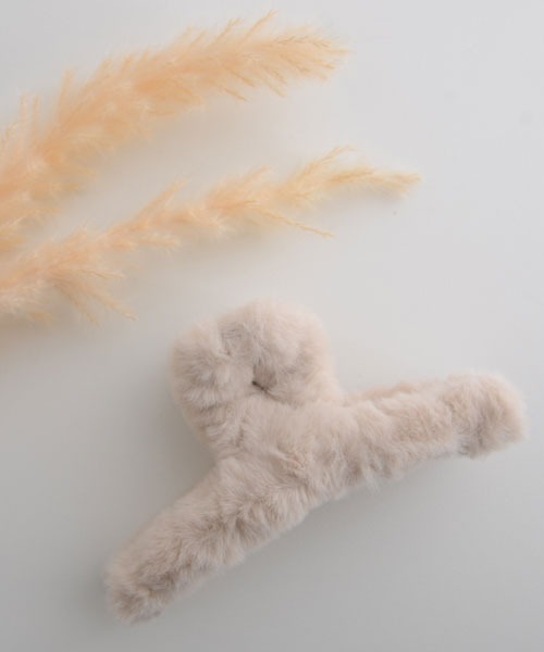 VIBGYOR Women(ヴィブジョー ウィメン)の「【float】もこもこ フェイクファー シンプル バンスクリップ【6色展開】(バレッタ/ヘアクリップ・レディース・オフホワイト/ブラック/ダークブラウン/モカ/グレイッシュベージュ/ピンクベージュ/ベージュ・FREE)」の20枚目の写真