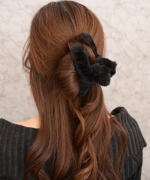 VIBGYOR Women(ヴィブジョー ウィメン)の「【float】もこもこ フェイクファー シンプル バンスクリップ【6色展開】(バレッタ/ヘアクリップ・レディース・オフホワイト/ブラック/ダークブラウン/モカ/グレイッシュベージュ/ピンクベージュ/ベージュ・FREE)」の10枚目の写真