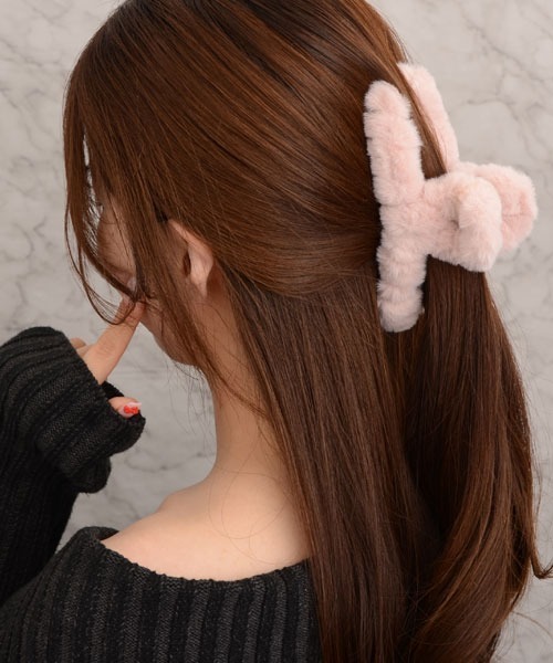 VIBGYOR Women(ヴィブジョー ウィメン)の「【float】もこもこ フェイクファー シンプル バンスクリップ【6色展開】(バレッタ/ヘアクリップ・レディース・オフホワイト/ブラック/ダークブラウン/モカ/グレイッシュベージュ/ピンクベージュ/ベージュ・FREE)」の22枚目の写真