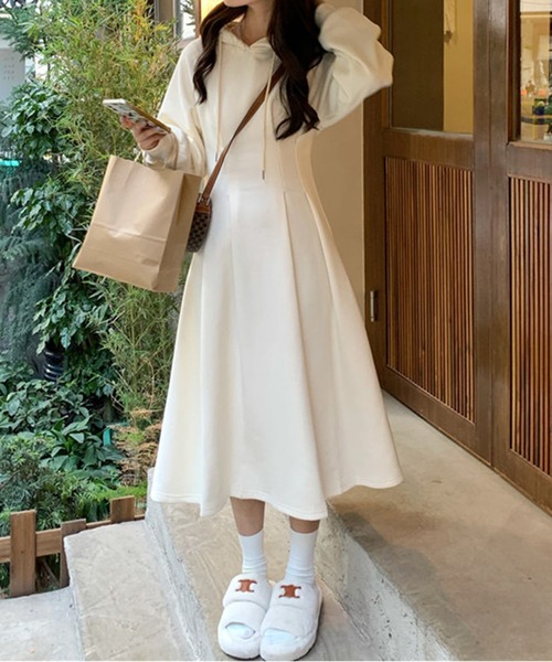 Chick（チック）の「ウエストタックフレアパーカーワンピース