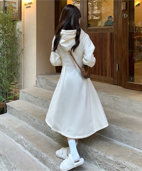 Chick（チック）の「ウエストタックフレアパーカーワンピース