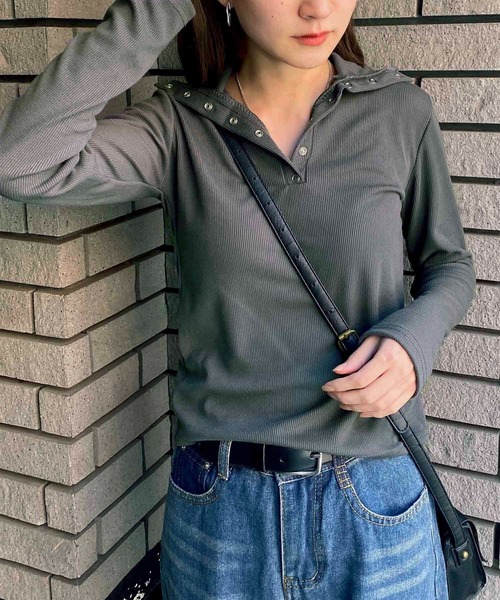 NANEA(ナネア)の「スナップボタンリブTシャツ(Tシャツ/カットソー・レディース・グレー/ブラック/ホワイト・SMALL/MEDIUM/LARGE)」の3枚目の写真