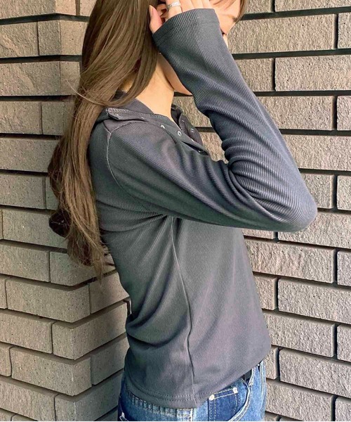 NANEA(ナネア)の「スナップボタンリブTシャツ(Tシャツ/カットソー・レディース・グレー/ブラック/ホワイト・SMALL/MEDIUM/LARGE)」の11枚目の写真