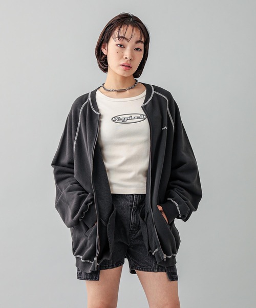 X-girl（エックスガール）の「EMBLEM OVAL LOGO L/S BABY TEE（Tシャツ/カットソー・レディース・ベージュ/ホワイト/ブラック・S/M）」の15枚目の写真