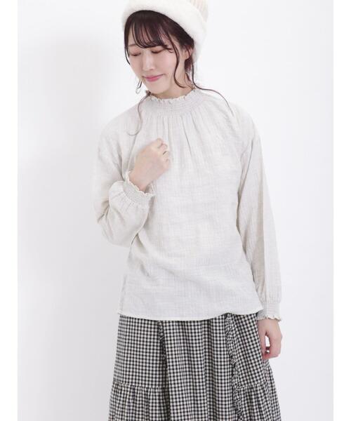 Samansa Mos2(サマンサ モスモス)の「襟シャーリングブラウス(シャツ/ブラウス・レディース・ブルー/ブラック/オフホワイト/モカ・F)」の2枚目の写真