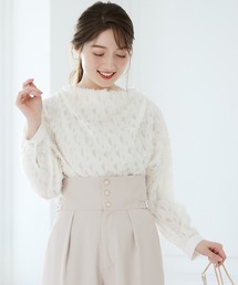 フェザーカットジャガードドレープネックブラウス