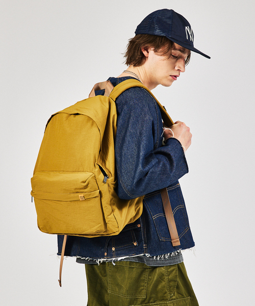 UNIVERSAL OVERALL(ユニバーサルオーバーオール)の「【UNIVERSALOVERALL / ユニバーサルオーバーオール】Wrinkled nylon ruck sack / デイリーバックパック 30L / UVO-190(バックパック/リュック・メンズ・ブラック/ダークベージュ・フリー)」の1枚目の写真