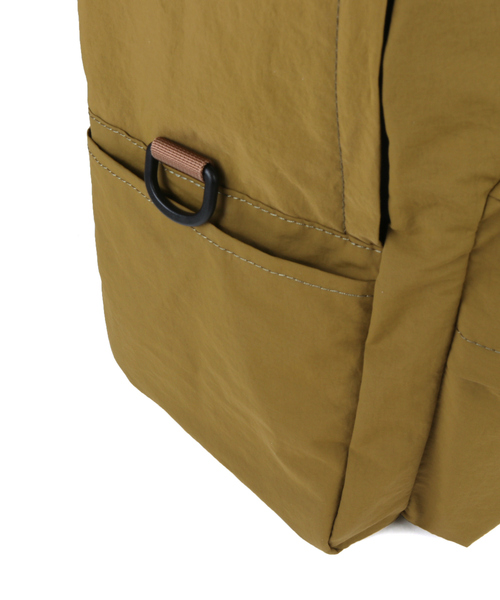 UNIVERSAL OVERALL(ユニバーサルオーバーオール)の「【UNIVERSALOVERALL / ユニバーサルオーバーオール】Wrinkled nylon ruck sack / デイリーバックパック 30L / UVO-190(バックパック/リュック・メンズ・ブラック/ダークベージュ・フリー)」の9枚目の写真