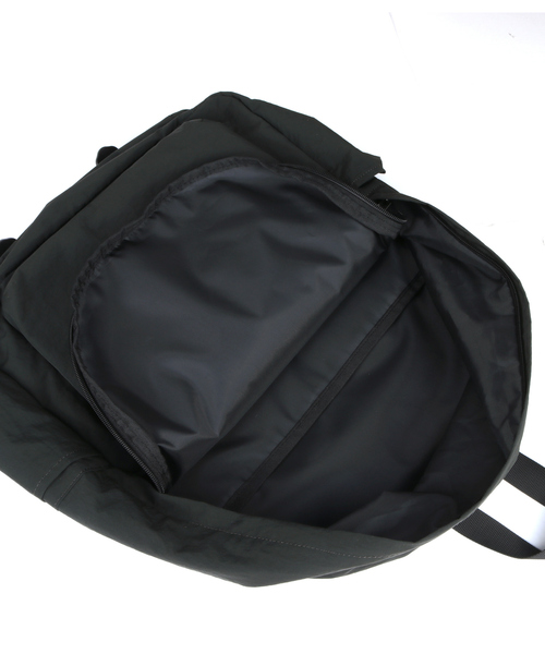 UNIVERSAL OVERALL(ユニバーサルオーバーオール)の「【UNIVERSALOVERALL / ユニバーサルオーバーオール】Wrinkled nylon ruck sack / デイリーバックパック 30L / UVO-190(バックパック/リュック・メンズ・ブラック/ダークベージュ・フリー)」の21枚目の写真