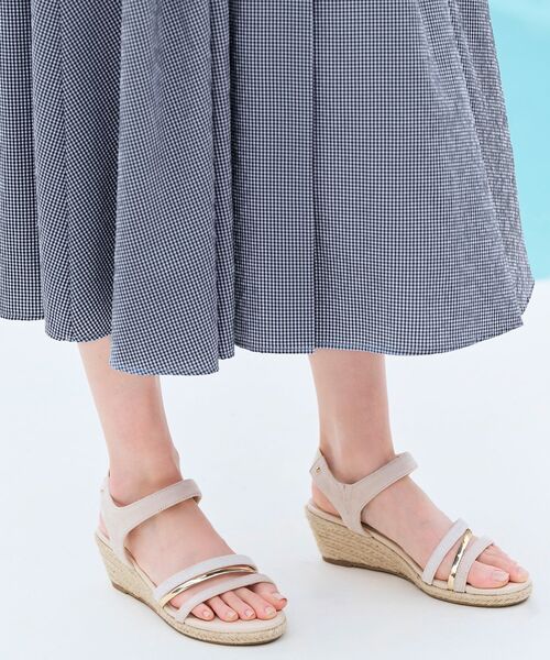 grove(グローブ)の「◆【人間工学】メタルラインワンタッチサンダル(サンダル・レディース・ブラック系3/グレー系3/アイボリー系3/サックスブルー系7・M/L/S)」の3枚目の写真