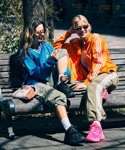 adidas（アディダス）の「adidas OZTHEMIS オズテミス WOMENS