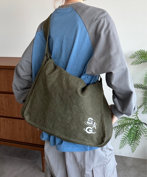sedacle(セダクル)の「ビックメッセンジャーバック(メッセンジャーバッグ・メンズ・チャコールグレー/カーキ/ベージュ・FREE)」の3枚目の写真