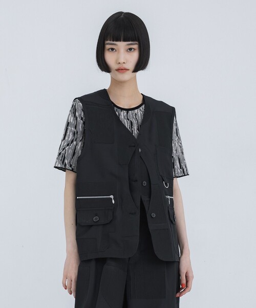 IHNN（イン）の「【IHNN/イン】BONDING FISHING VEST（ベスト・レディース・ベージュ/ブラック・FREE）」の2枚目の写真