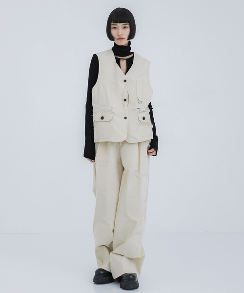 IHNN（イン）の「【IHNN/イン】BONDING FISHING VEST（ベスト・レディース・ベージュ/ブラック・FREE）」の3枚目の写真