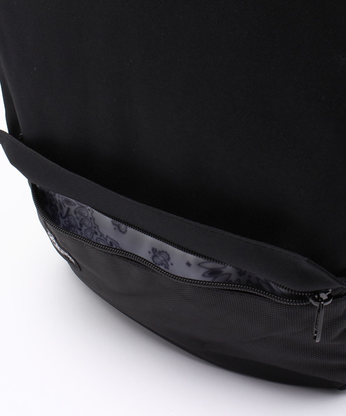 GRAVIS(グラヴィス)の「ユニセックス グラビス トランスポート バックパック GRAVIS TRANSPORT MUSTARD/BLACK(バックパック/リュック・メンズ・ブラック/ブラウン・ONE SIZE)」の8枚目の写真