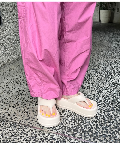 anap mimpi（アナップミンピ）の「厚底トングサンダル（サンダル・レディース・ブラック/アイボリー・M/L）」の15枚目の写真