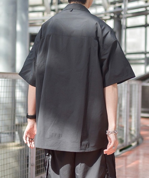 INTERPLAY（インタープレイ）の「【INTERPLAY x たいが】ビッグ ポケット スナップ オープンカラー 半袖シャツ（シャツ/ブラウス・メンズ・ブラック/カーキ/ベージュ・FREE）」の4枚目の写真