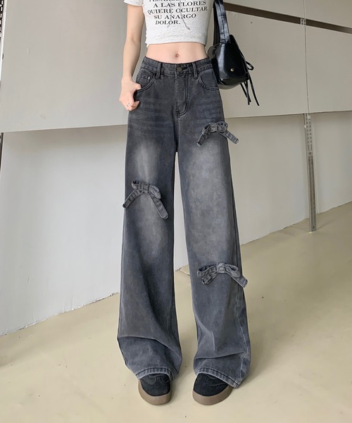 Girly Doll(ガーリードール)の「リボンワイドデニムパンツ(デニムパンツ・レディース・ダークブルー/ライトブルー/ブラック・L/M/S)」の1枚目の写真