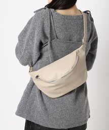 合皮ボディバッグ