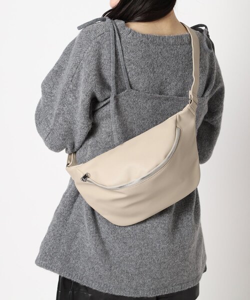 Ober Tashe（オーバータッシェ）の「合皮ボディバッグ（ボディバッグ/ウエストポーチ・レディース・ライトグレー/その他1/ブラック/ベージュ・FREE）」の4枚目の写真