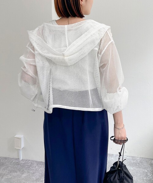 fredy emue（フレディエミュ）の「メッシュパーカー＋タンクトップセット（パーカー・レディース・ブラック/オフホワイト/ベージュ・38）」の11枚目の写真