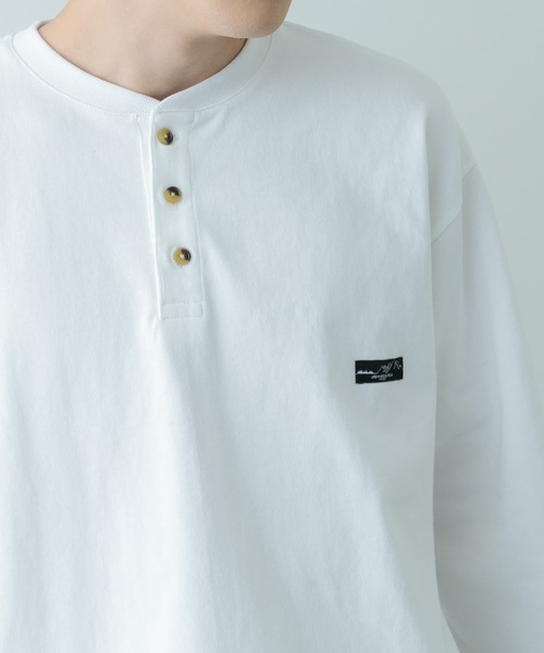 ITEMS URBANRESEARCH(アイテムズ アーバンリサーチ)の「天竺 ワンポイント ヘンリーL.スリーブT(Tシャツ/カットソー・メンズ・ベージュ/その他1/ホワイト/ブルー/ブラック・MEDIUM/LARGE)」の6枚目の写真