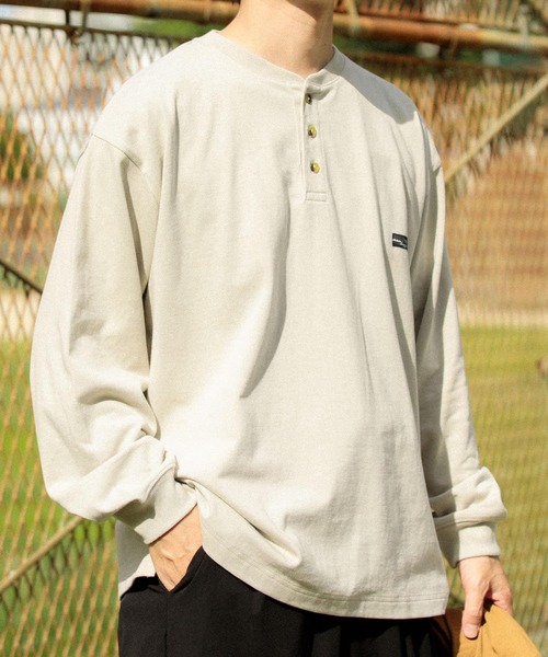 ITEMS URBANRESEARCH(アイテムズ アーバンリサーチ)の「天竺 ワンポイント ヘンリーL.スリーブT(Tシャツ/カットソー・メンズ・ベージュ/その他1/ホワイト/ブルー/ブラック・MEDIUM/LARGE)」の13枚目の写真