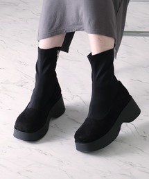 ボリュームトゥ厚底ストレッチブーツ