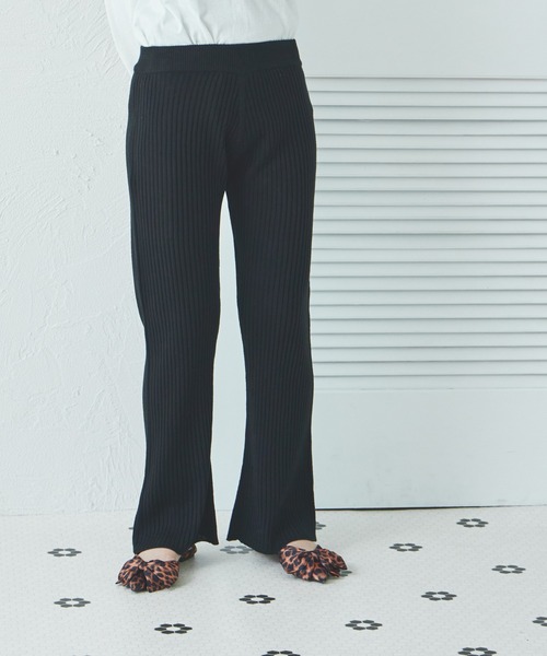 pairmanon(ペアマノン)の「【リンクコーデ】【ママサイズ】リブ編み ニット フレア パンツ(その他パンツ・レディース・ベージュ/ブラウン/グレー/ブラック・M/S)」の1枚目の写真